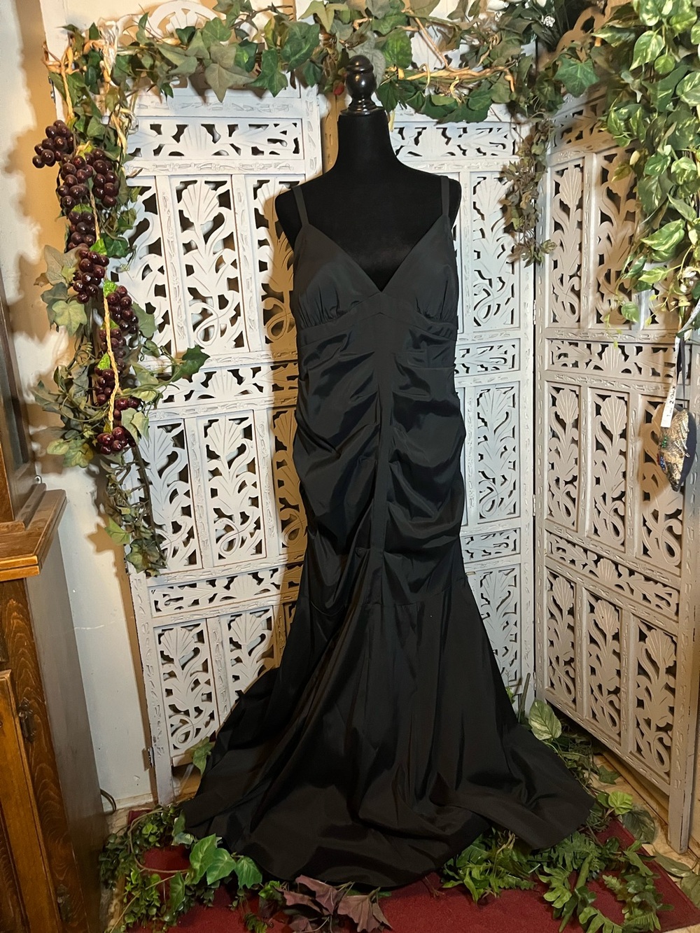 XSCAPE VINTAGE TRUE-BLACK SATIN RUCHED MERMAID FORMAL PLUS SIZE  MAXI DRESS GOWN